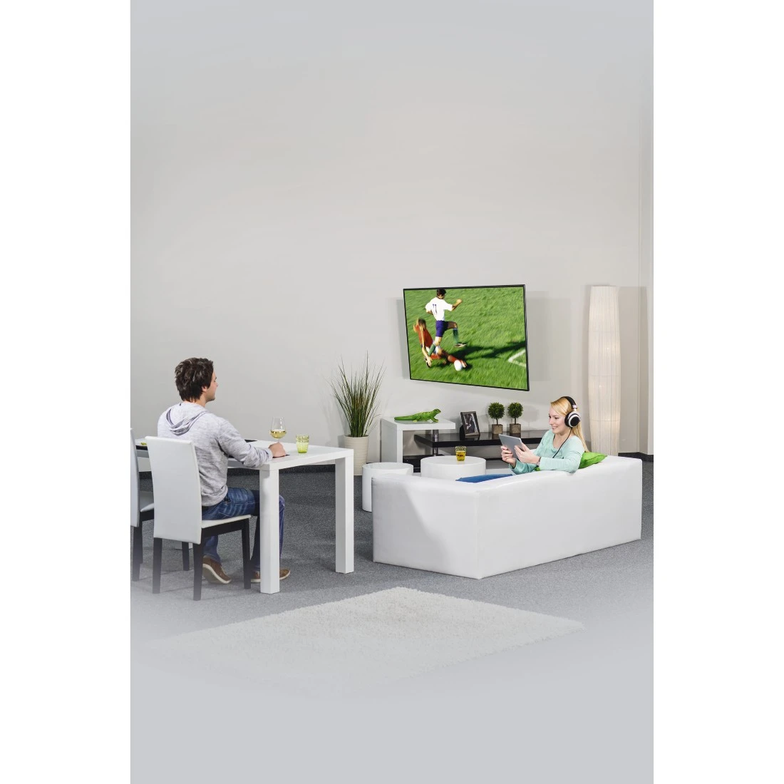 Hama Support mural TV fixe (pour diagonale d'écran de 81 cm à 142 cm (32-56  pouces), distance du mur de 2,5 cm, Ultraslim, 3 étoi - Cdiscount TV Son  Photo
